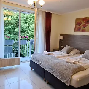 Otel Cara ***